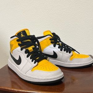 Air Jordan 1 Mid 'Perforated